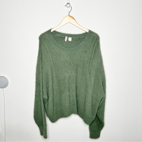 H&M fuzzy drop shoulder sweater - Picture 1 of 6